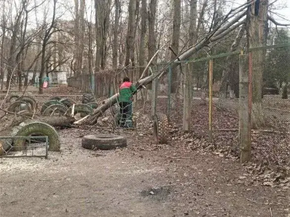 Негода знеструмила села Одеської області та обмежила роботу портів