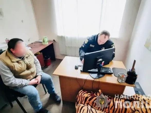 Вимагав зустрічі з колишньою: в Івано-Франківську чоловік погрожував підірвати себе з 10-річною донькою