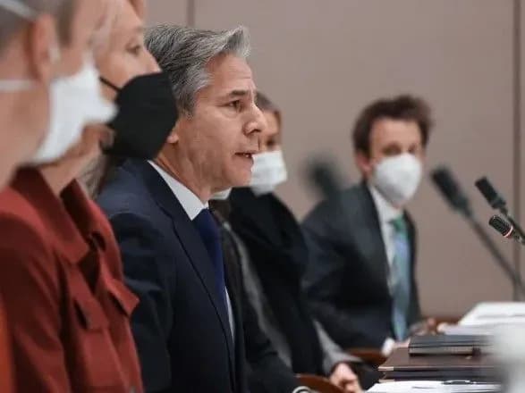 Блинкен говорит, РФ могла бы атаковать Украину с трех направлений, если Путин захочет. США их предостерегли