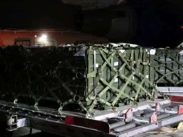 В Україну із США прибула партія летальної зброї