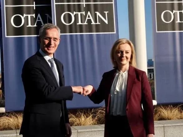 Глава МЗС Британії прибула до НАТО: обговорювали Україну