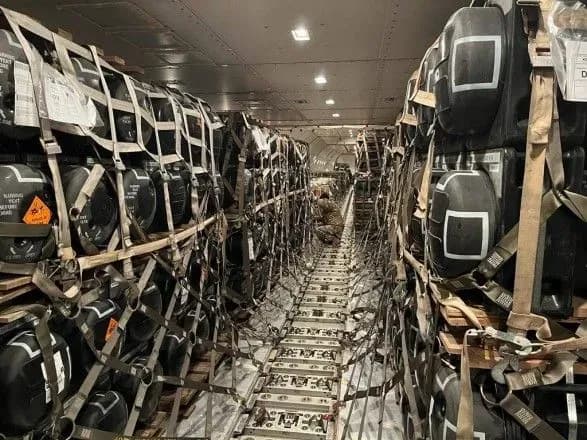 Ожидаем прилета 4-й птицы: Резников анонсировал новый самолет с помощью от США