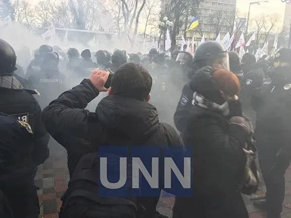 Акція ФОПів під Радою: правоохоронці "захопили" сцену