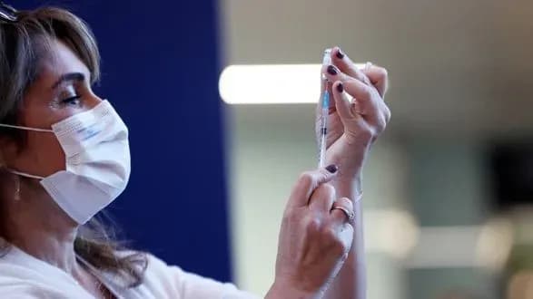 Перші в світі: Ізраїль почне вводити четверту дозу вакцини від Covid-19 усім дорослим