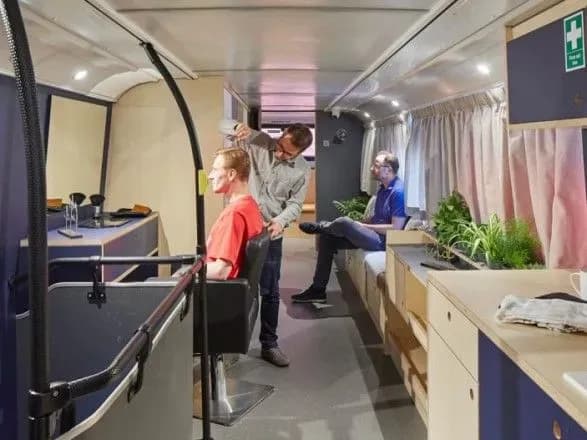 В Лондоні двоповерхові автобуси переробили у центри допомоги для безхатьченків