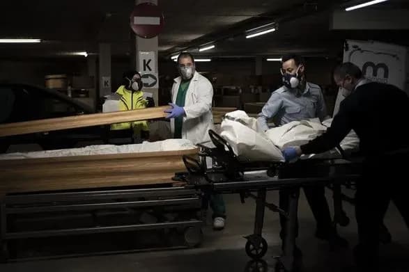 В Великобритании зафиксировано 534 смерти от COVID-19, что является самым высоким показателем за год