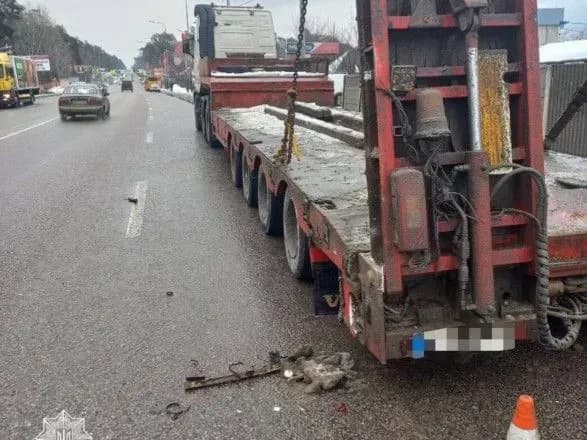 Під Києвом зіткнулися маршрутка та вантажівка, є постраждалі