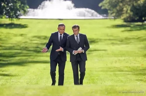 Макрон обговорив з Дудою можливість тристоронньої зустрічі з ФРН щодо України