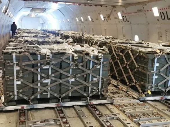 Сьома пташка: до Києва прибув черговий літак із військовою допомогою від США
