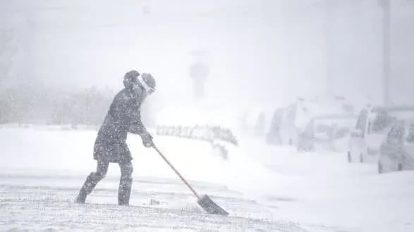Торнадо, півметра снігу та перші жертви - наслідки зимового шторму в США