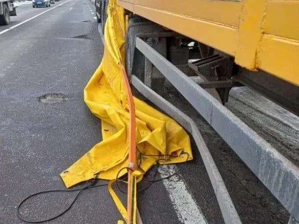 Під Львовом жінку травмувала арматура, яка відірвалася від вантажівки