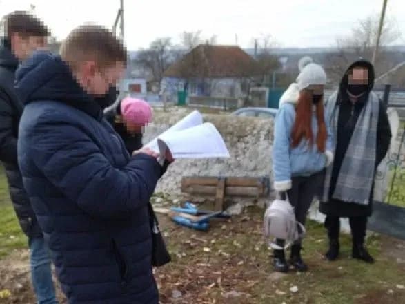 На Миколаївщині мати змушувала своїх маленьких дітей зніматися у порно