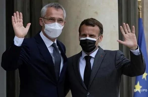 Генсек НАТО обговорив із Макроном нарощування російських сил на українському кордоні