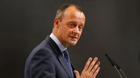 Лідер німецької партії ХДС допустив спільне європейське постачання зброї в Україну