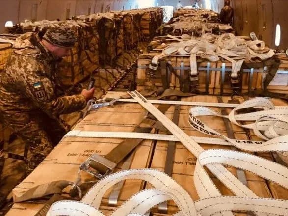 Дев'ята пташка: до України прибув черговий літак з військовою допомогою від США