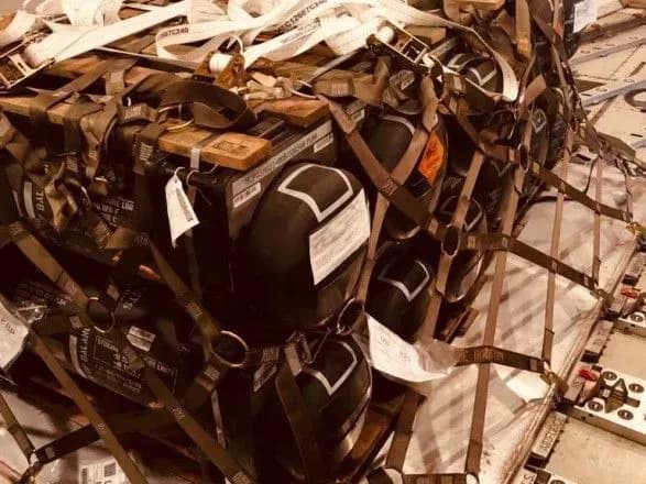 Прилетів черговий птах: з США в Україну доправили 90 тонн боєприпасів