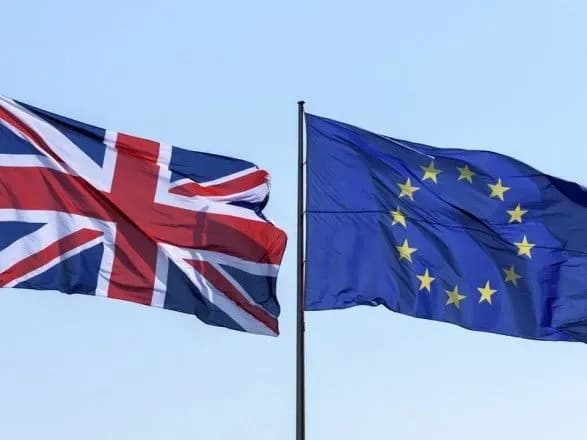 Посли ЄС та Великої Британії в Україні заявили, що залишаються у Києві