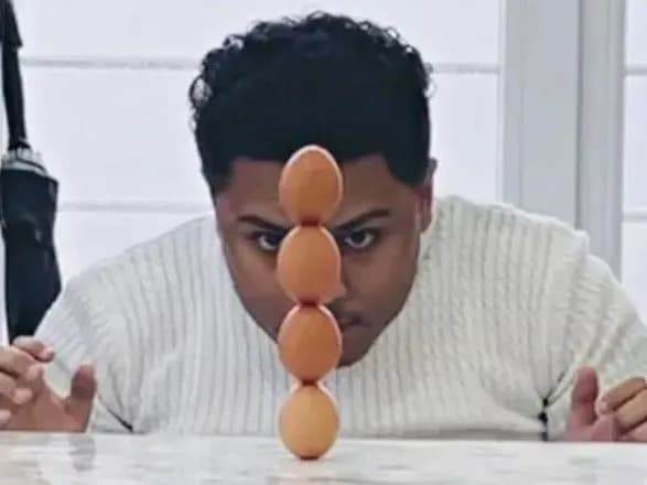 Рекорд Гіннеса: у Ємені чоловік побудував найвищу у світі вежу з яєць