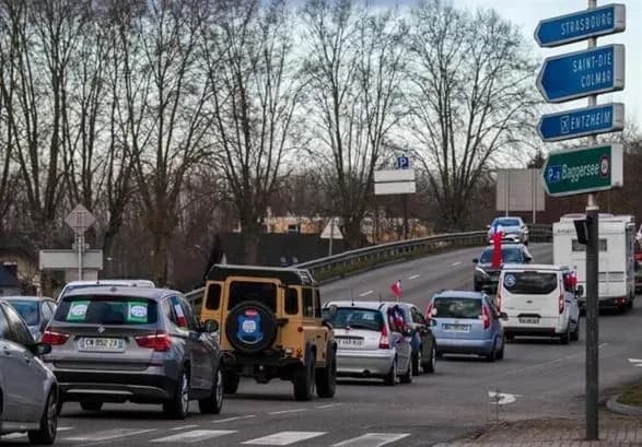 Конвой свободы: колонна протестующих против COVID-ограничений прибыла в Брюссель