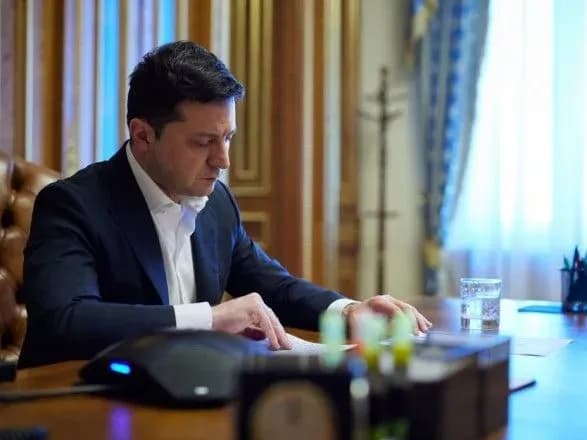 Зеленський посилив санкції проти Гужви та подружжя Шаріїв