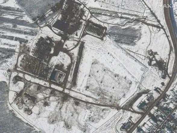Нові супутникові знімки демонструють активізацію російських військ біля кордонів України