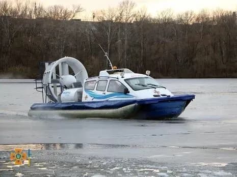 В Днепре пять человек провалились под лед, есть погибший