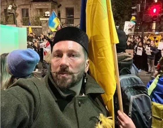 У Лондоні під посольством Росії проводять мітинг проти Путіна. Акцію підтримав бізнесмен Чичваркін