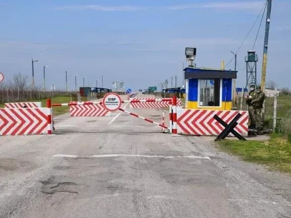Близько 50 українців не змогли потрапити у Крим: окупанти пропускають лише за російськими паспортами, виїзд - заблоковано