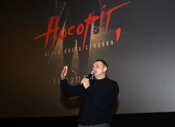 Брутальна естетика 90-х: фільм “Носоріг” Сенцова, як відбиток історії