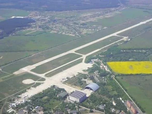 Тепер точно відбили: Арестович заявив, що аеропорт Гостомеля наш