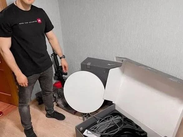 Перша партія станцій супутникового Інтернету StarLink прибула до України