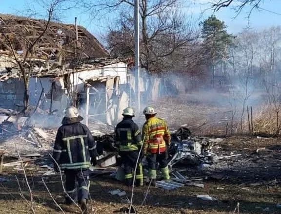 На Чернігівщині окупанти обстрілюють приміські села з "Градів": є постраждалі