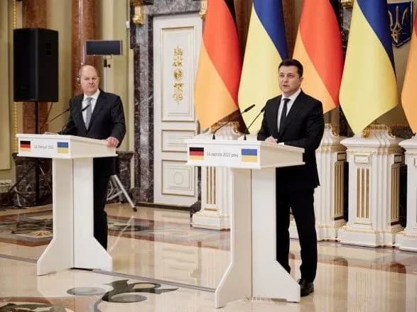 Рассказал об обстреле Россией жилых кварталов и напомнил о необходимости закрыть небо: Зеленский поговорил с Шольцем