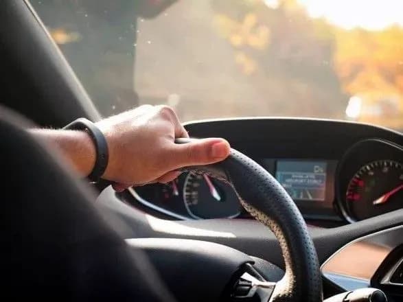 Польща скасувала плату за дороги для перевізників з гуманітарною допомогою для України