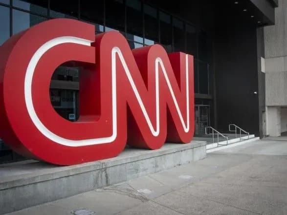 CNN зупиняє роботу в Росії