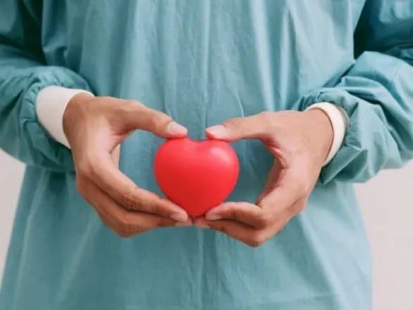 Попри війну: в київському Охматдиті прооперували дівчинку, в якої серце билося назовні