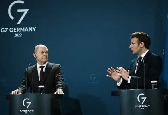 Шольц и Макрон в разговоре с Путиным потребовали немедленно прекратить огонь