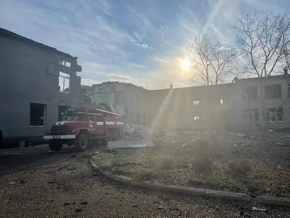 Обстріл школи в Миколаївському районі: 2 особи загинуло та ще двоє постраждали - ДСНС