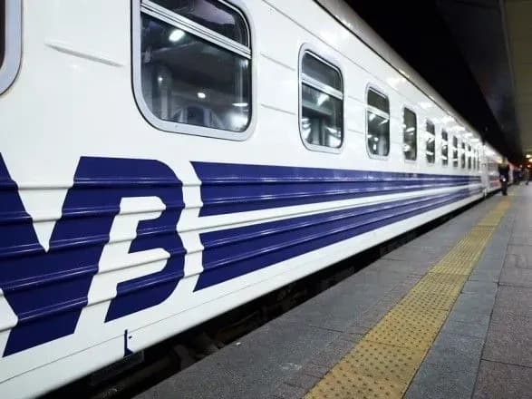 Понад 1100 мешканців Луганщини прямують евакуаційними потягами на Захід України