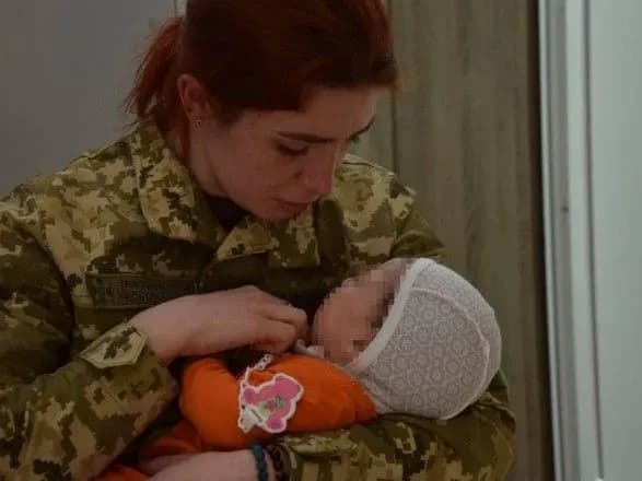 Намагались вивезти з України двох немовлят: на кордоні затримали двох громадян Китаю