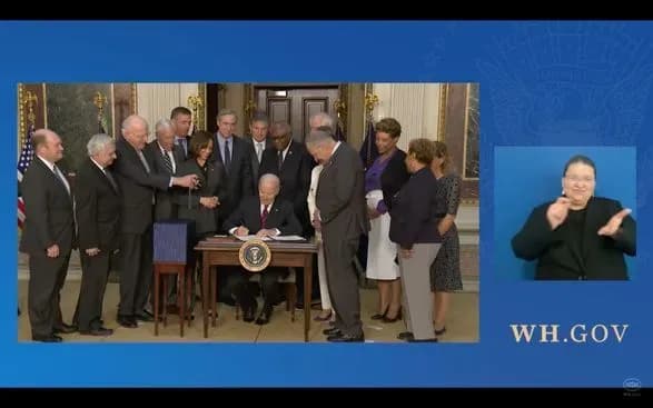 Байден підписав законопроект, який включає допомогу Україні на 13,6 млрд доларів