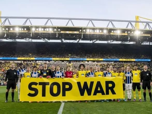 Титуловані англійський та німецький клуби провели акції підтримки України