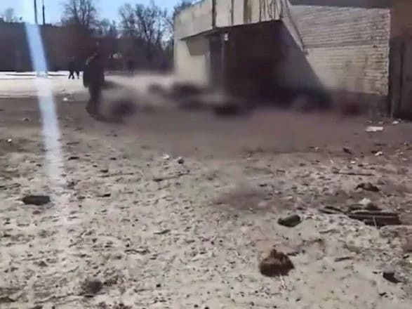 У Чернігові окупанти обстріляли людей в черзі за хлібом - загинуло 10 осіб. Розпочато розслідування