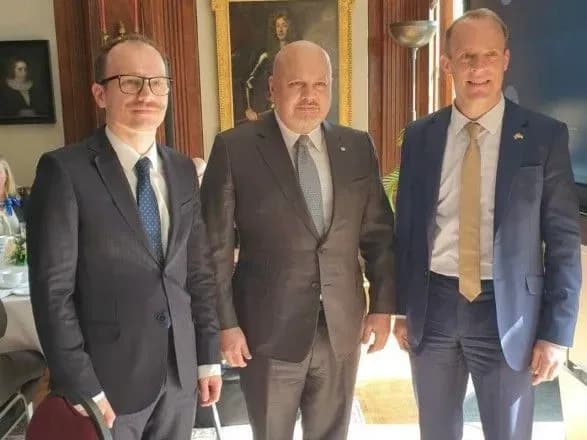 Близько двацяти міністрів юстиції зібралися в Гаазькому суді для обговорення відкриття національних кримінальних проваджень