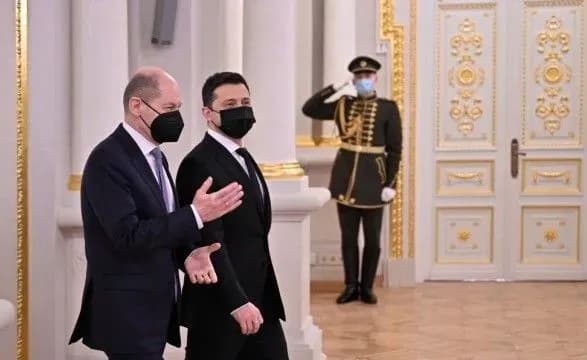 Обговорив переговори з рф, закликав посилити санкції: Зеленський зідзвонився з Шольцем