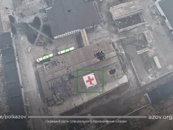 У Маріуполі окупанти обстріляли будівлю із позначкою Червоного Хреста