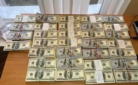 Житель Волині намагався незаконно вивезти 320 тисяч доларів в Польщу