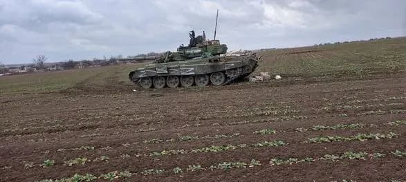 Рятувались, як могли: на одному з напрямків окупанти покидали на полі бою техніку, зброю та боєприпаси