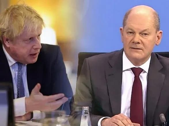 Джонсон закликає Шольца посилити тиск на Росію