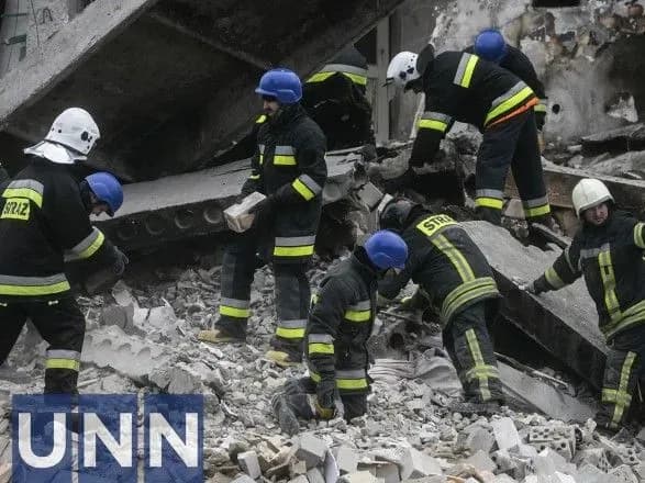 У Бородянці розібрали завали двох будинків. Знайдено 26 тіл